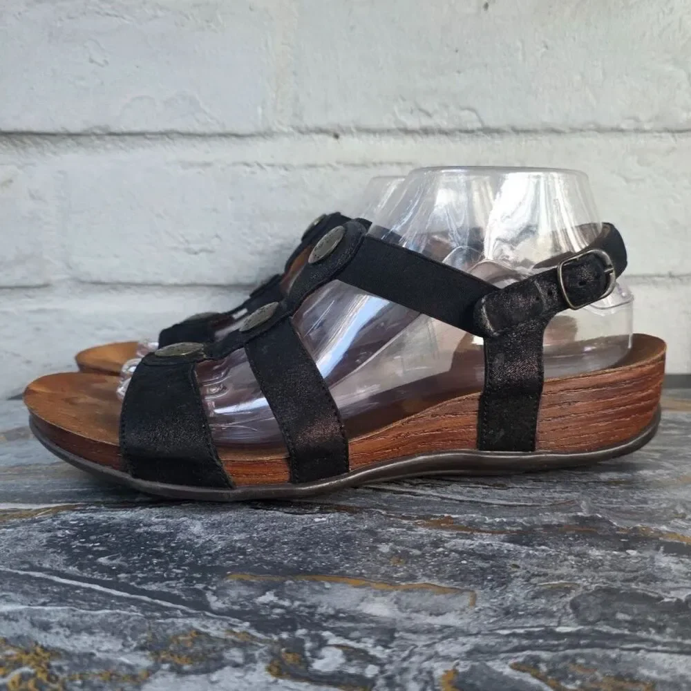 SAS Clover Black Leather Metallic Medallion Comfort Wedge Sandals Women’s 7.5 M